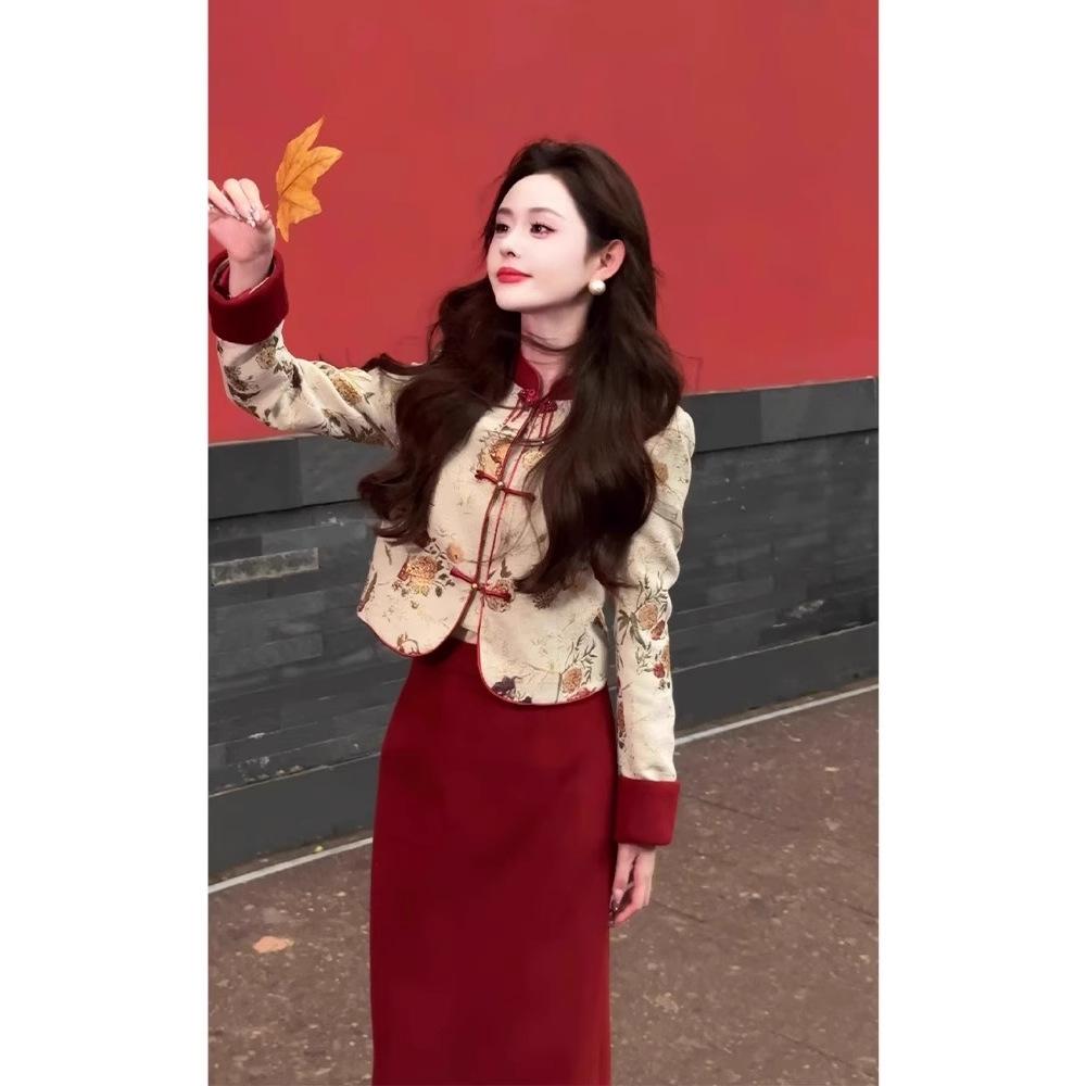 Женский праздничный костюм в стиле ретро с юбкой-чеонгсам красного цвета и вышитой курткой Тан на осень/зиму