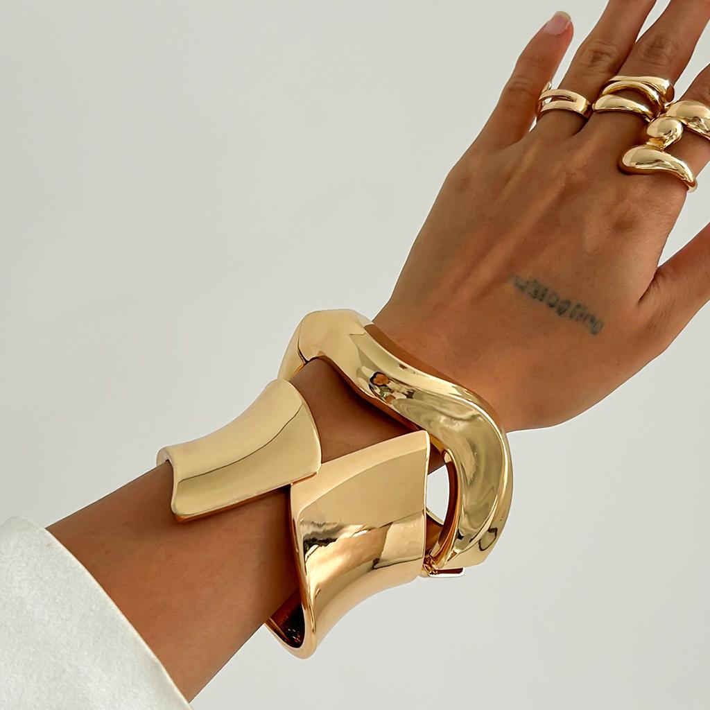 Cold Autumn and Winter Temperament Geometric Splicing Open Bracelet, Design Sense Corrugated Smooth Metal Wind Bracelet Women