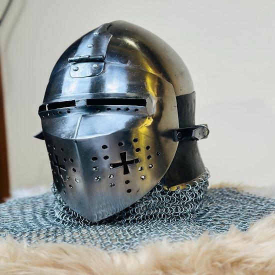Нюрнбергский бацинет    Средневековый рыцарский кольчужный шлем ручной ковки, стальной шлем-барбют