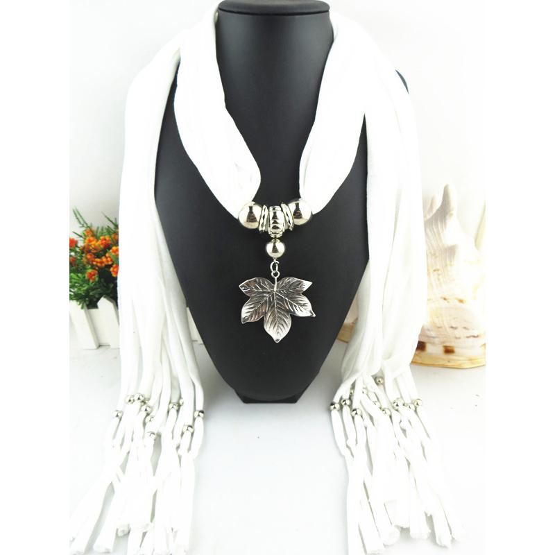 Элегантный полиэстеровый шарф-снуд с подвеской в виде листа и кисточками – Женский модный однотонный шейный платок