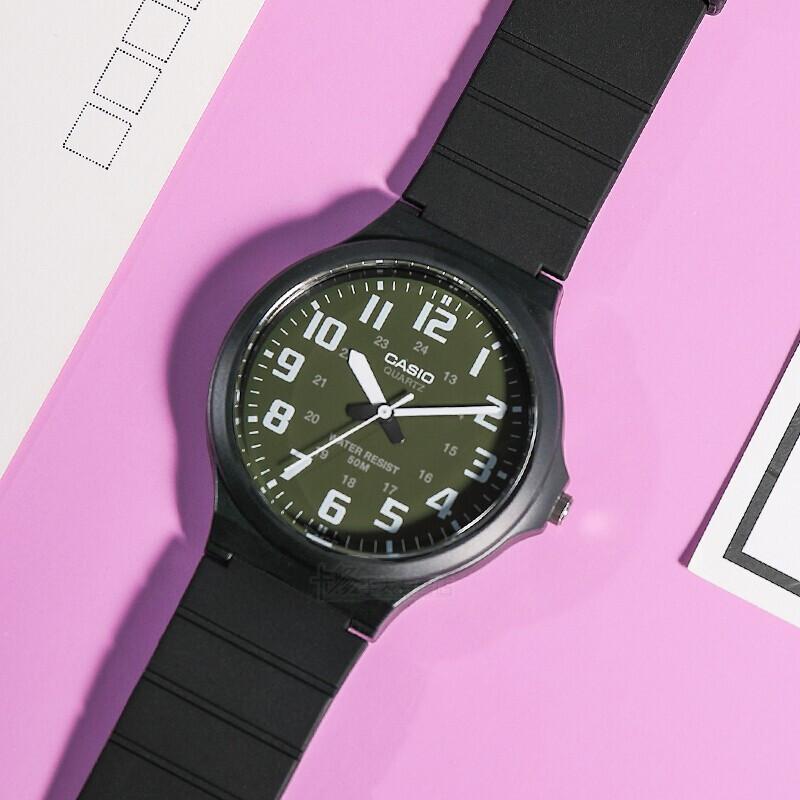 Casio Серия YOUTH - Диск Три штифта Большой циферблат Простой Кварцевый механизм Ремешок из смолы Японские и корейские часы Мужские;s Часы Зеленый циферблат MW-240-3B