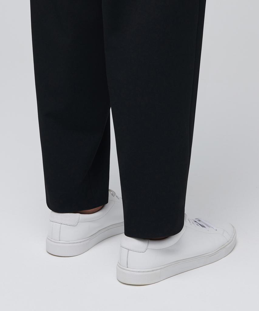 MUSINSA STANDARD Baggy Tapered Slacks [Black]