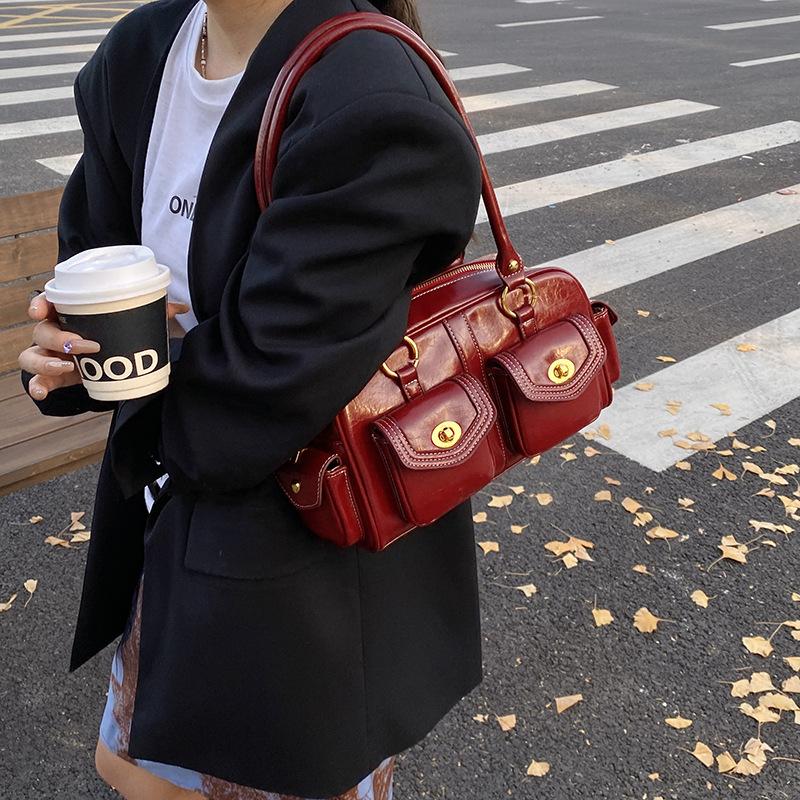 Вместительная сумка под мышкой женская 2025 осень и зима новая нишевая высококлассная простая ретро сумка на плечо сумка-подушка