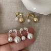 Серьги-гвоздики с жемчужными шариками из матового металла спереди и сзади, женские серьги-гвоздики с уникальным дизайном, подчеркивающие индивидуальность и неповторимый темперамент