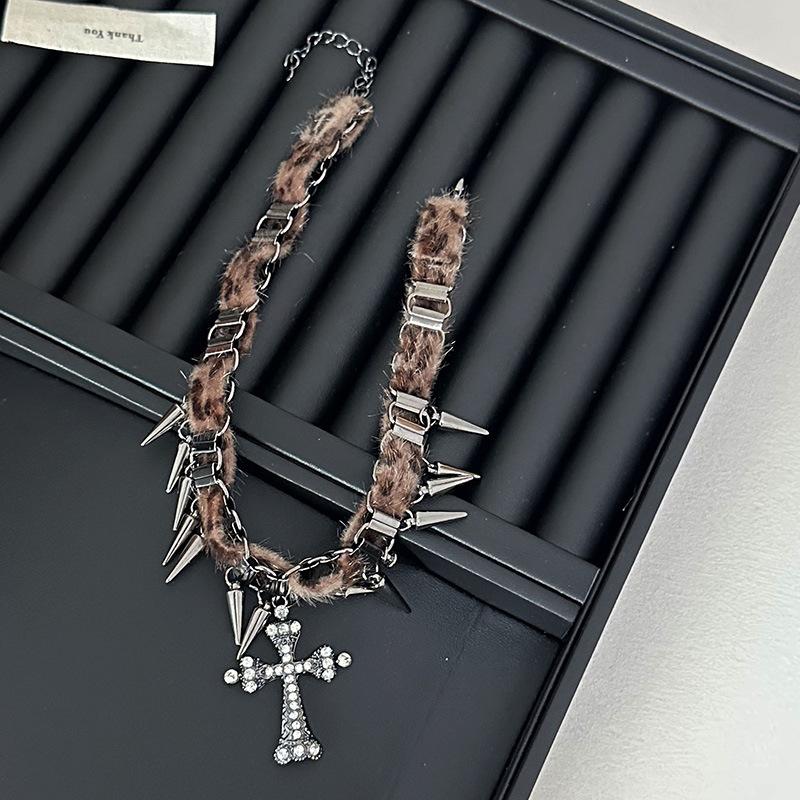 Tooxika Сладкая Крутая Горячая Леопардовый Заклепка Крест Подвеска Кисточка Ожерелье Холодный Стиль Хип-Хоп Персонализированная Цепочка на Ключицу