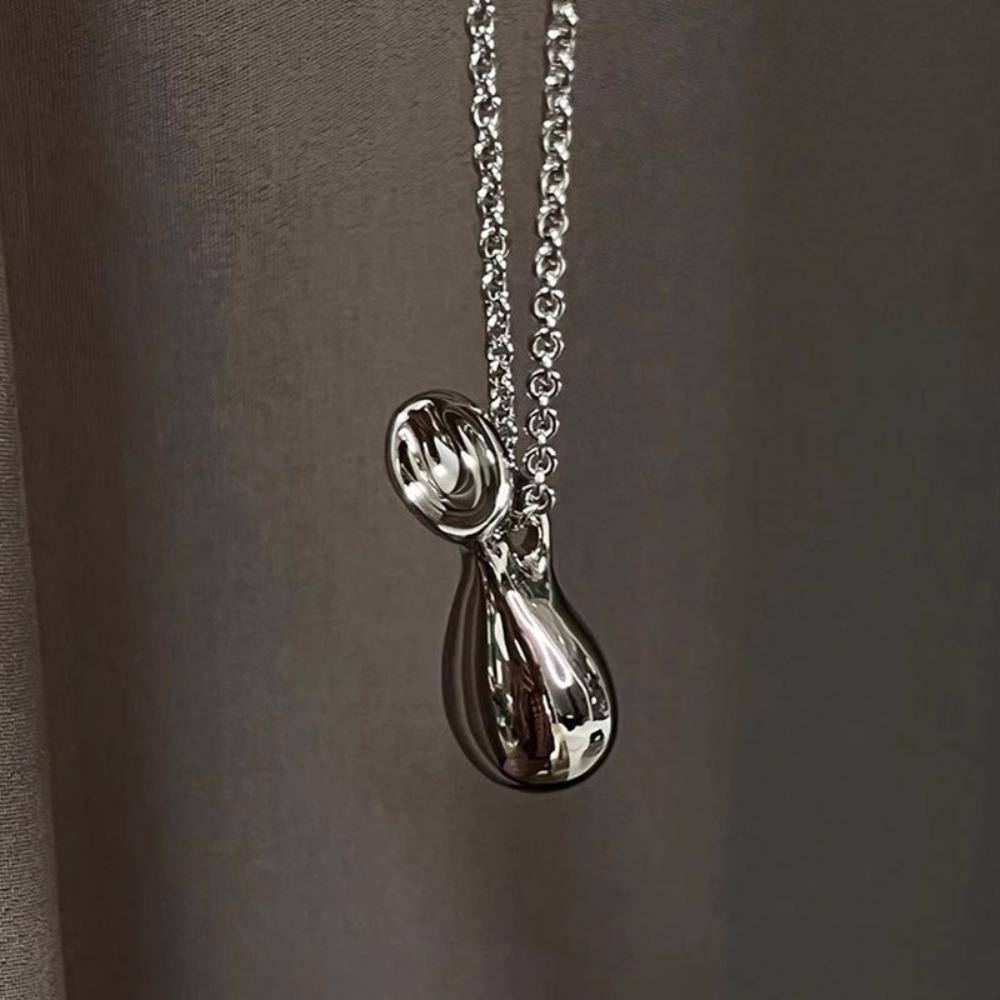 With Water Bottle Pendant Sweater Chain Necklace Women Choker for Fashion Enthusiasts