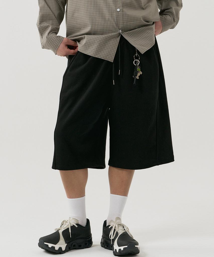 GNOK Curved Sweat Shorts [Black]