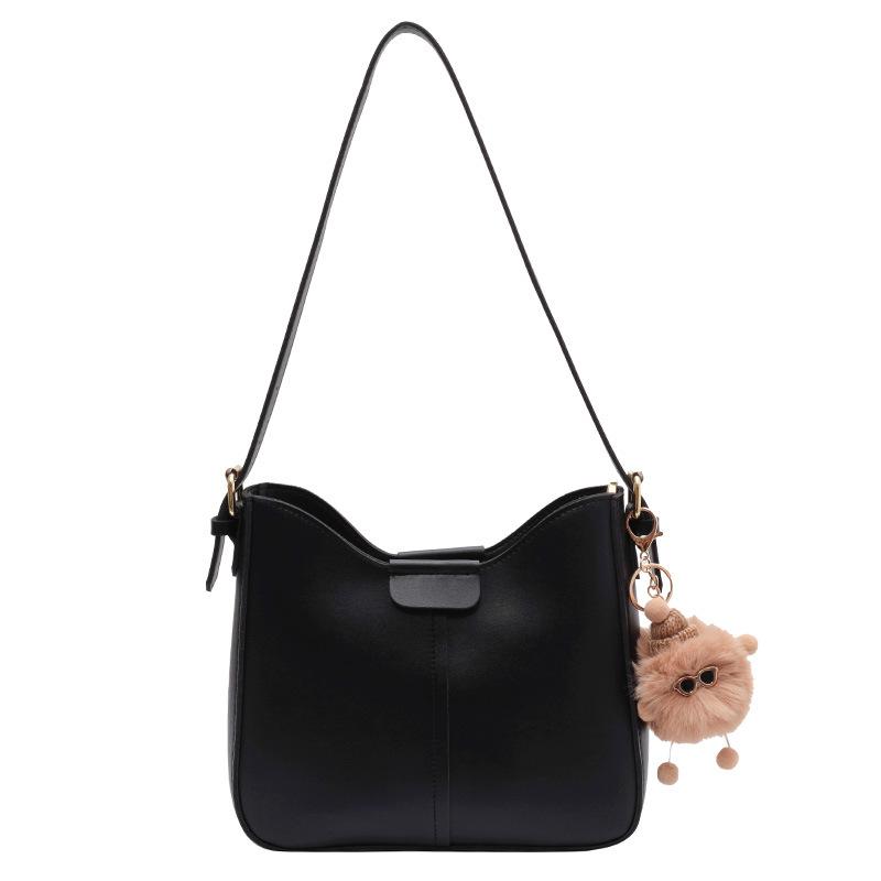 Niche underarm versatile shoulder bag women's spring and summer 2026 new bucket bag feeling messenger bag small bag