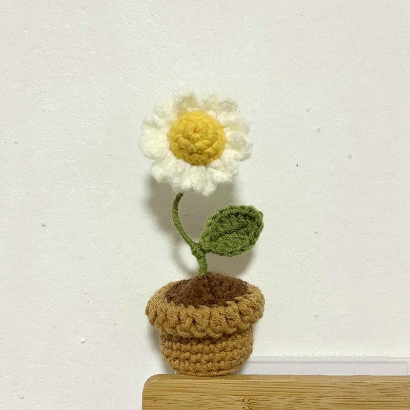 Mini Potted Crochet Homemade Tulip Flower Rose DIY Hand-Woven Home Decoration Wool Finished Product
