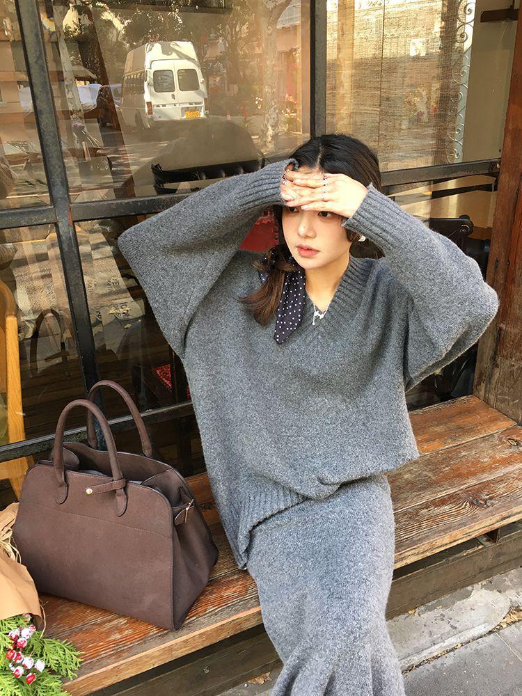 Раннеосенний ретро комплект свитера с V-образным вырезом и миди-юбки «рыбий хвост» для женщин