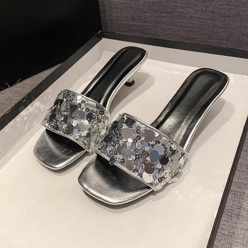 Wear Xiaoxiangfeng fashionable silver sequined open-toed slippers for women's summer 2025 new sexy thick heel sandals