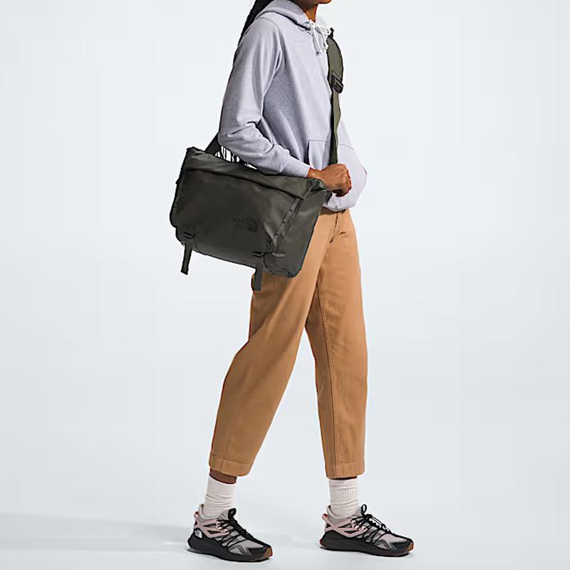 The North Face 12 л Базовый лагерь Voyager Буквенный логотип Альпинистский рюкзак Внешняя сумка Переработанный полиэстер Новый Оливково-зеленый Черный NF0A81DP-4WC