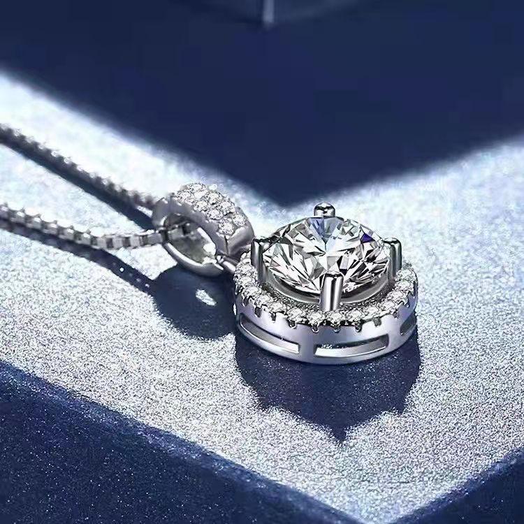 Fashion Luxury Eight Hearts and Eight Arrows Round Bag Pendant Necklace Female Clavicle Chain Jewelry