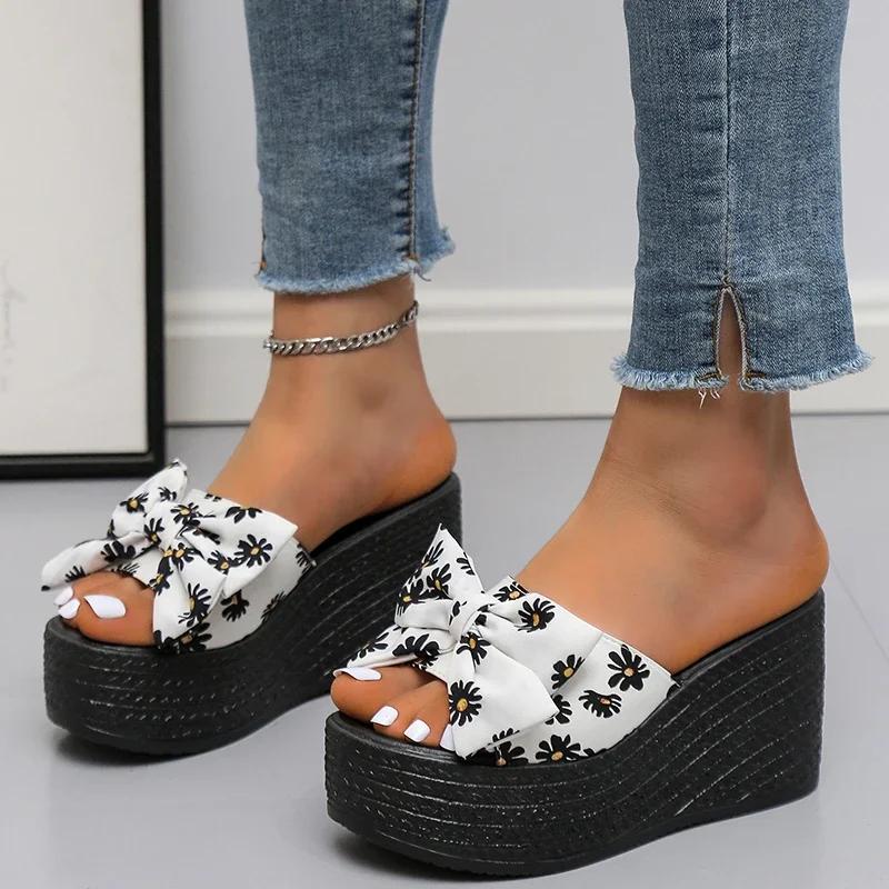 Модные летние тапочки 2024 года, женские, новые, с бантом и фрагментированным цветочным узором, тканевое лицо, удобные, большого размера, модные женские тапочки