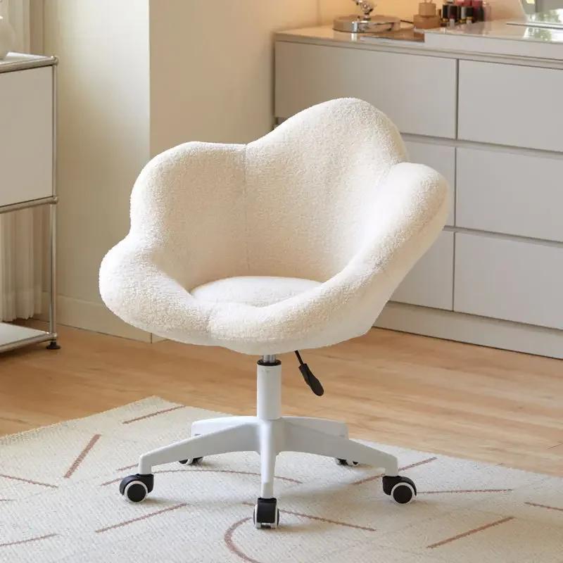 Офисное кресло Formwell Home Office Chair с обивкой средней высоты, современным дизайном, стеганой спинкой, поворотным механизмом и регулируемой высотой, обивкой из овечьей шерсти.