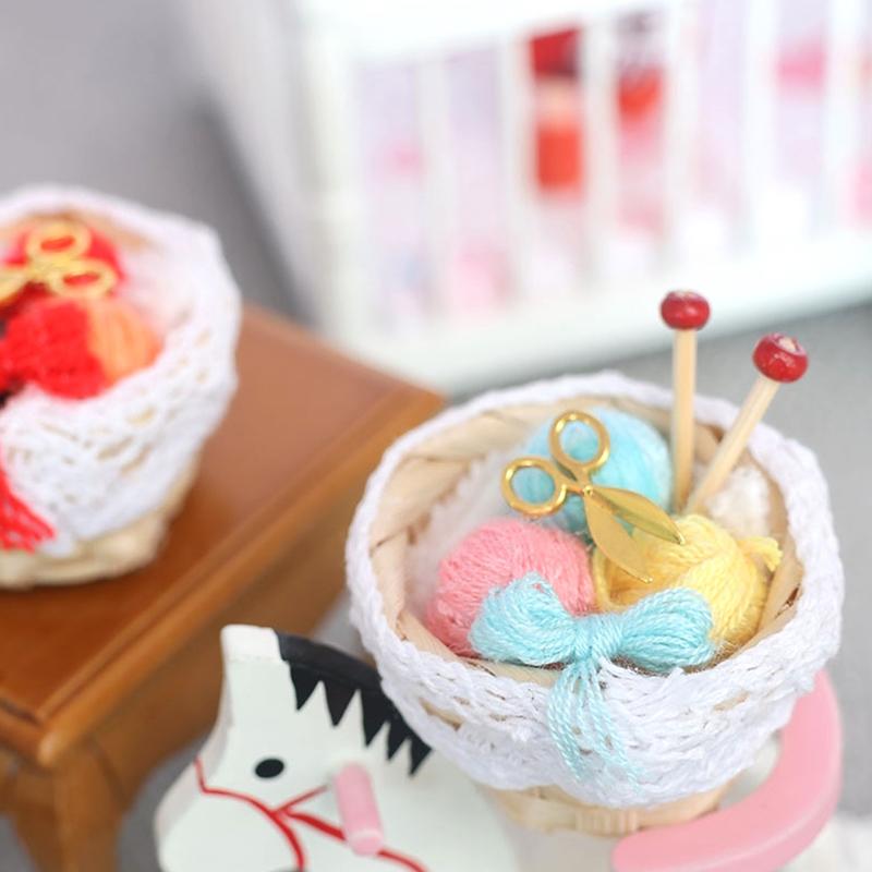 1:12 миниатюрных кукольных домиков, бамбуковая корзина, плетеный клубок пряжи, игольные шарики, ножницы, свитер, инструмент для вязания, корзина, модель для дома, декор