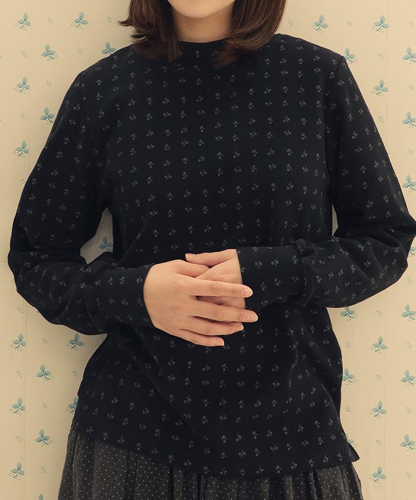 CHIQUITA Flower Napping Half Turtleneck Sweatshirt Black 251006Bk