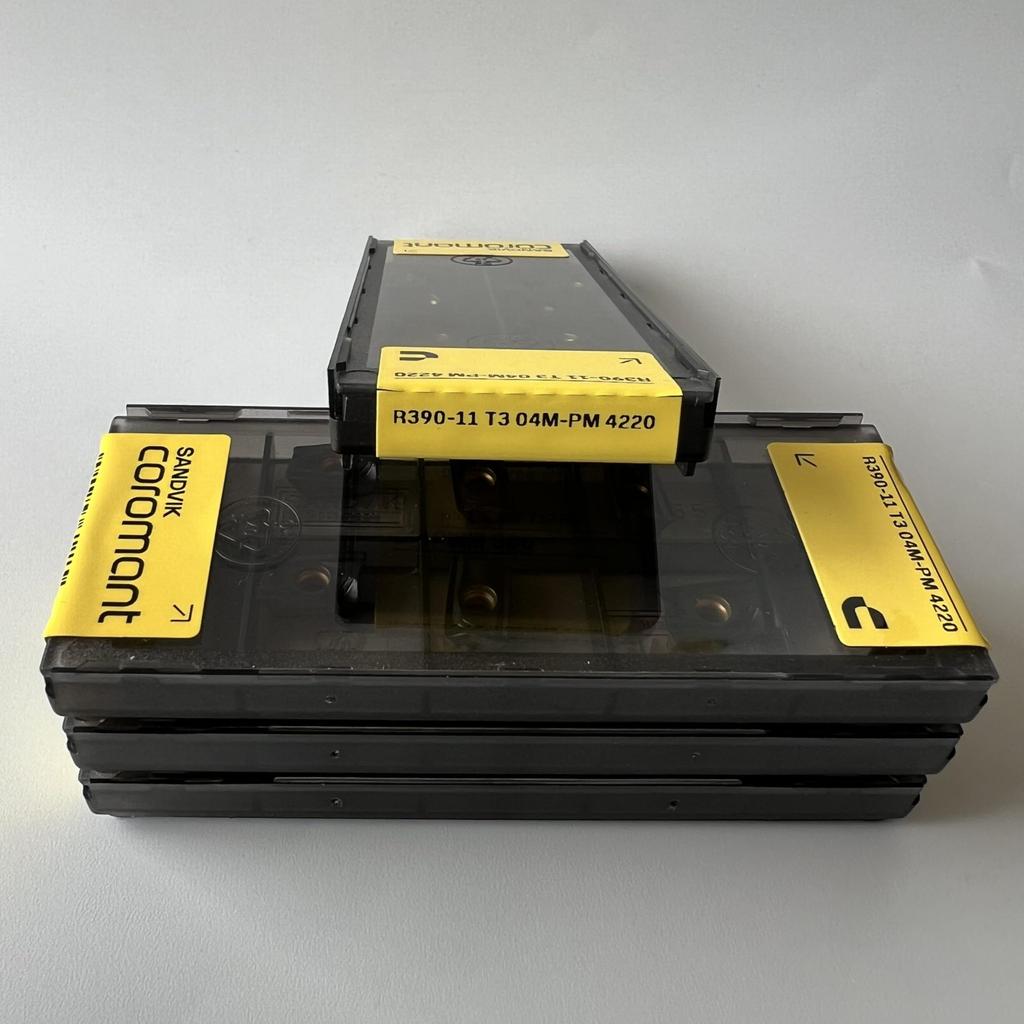 SANDVIK / R390-11T304M-PM 4220 / Original Swedish hard alloy blade 10 Pcs