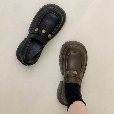 Универсальные женские туфли из кожи на толстой подошве, новые осенне-зимние туфли 2025 года, черные туфли-лоферы с одной педалью и толстым каблуком с юбкой