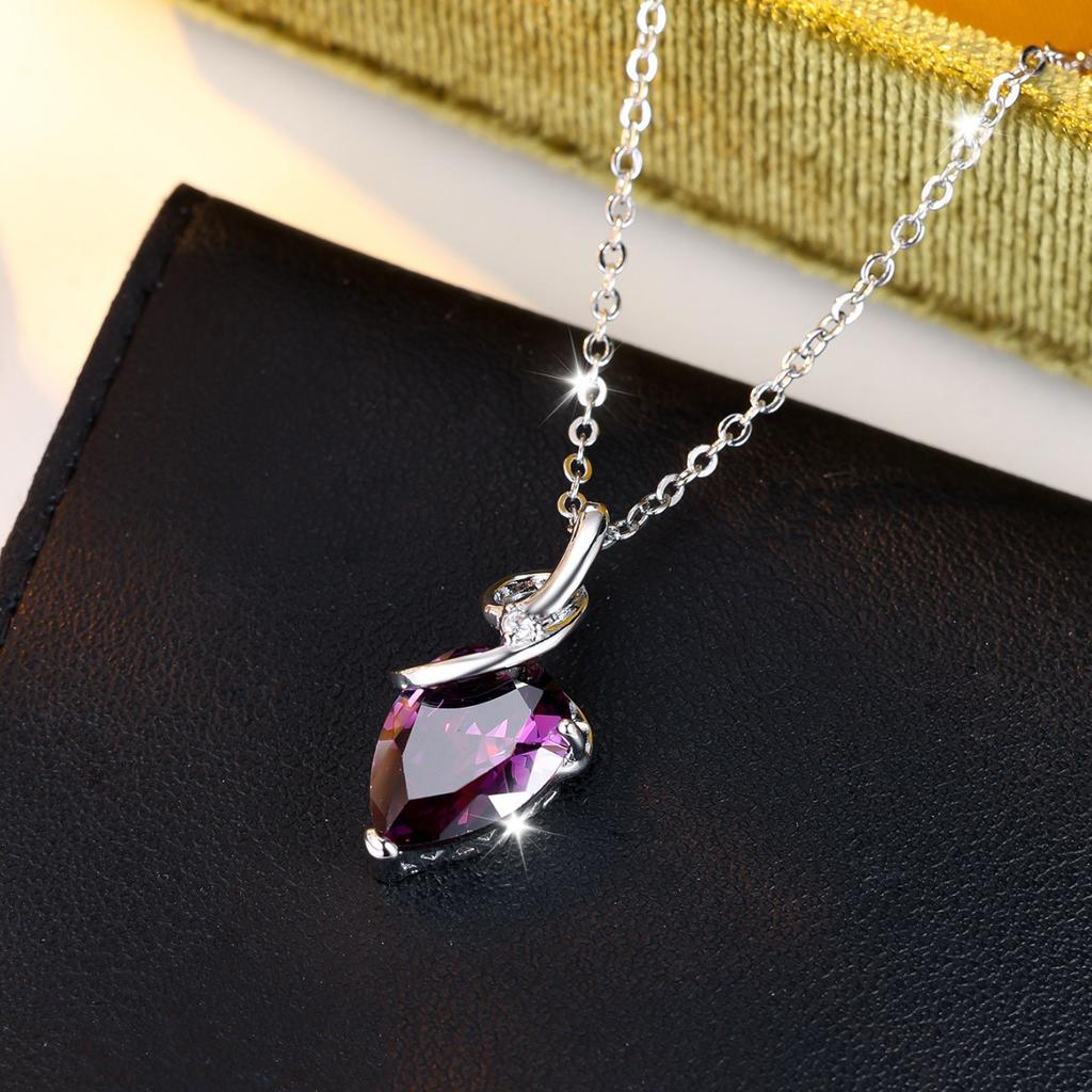 Korean-style, lightweight luxury teardrop-shaped cubic zirconia pendant necklace for women Twisted silver clavicle chain with diamond accents