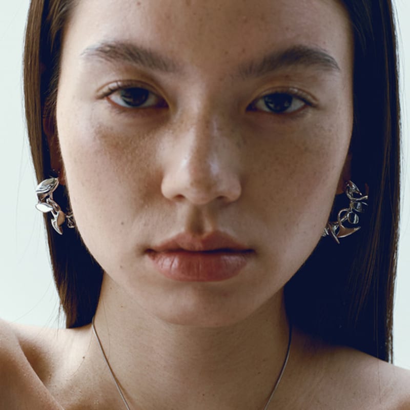 cellmute PETAL HOOP EARRING_L(WHITE GOLD)