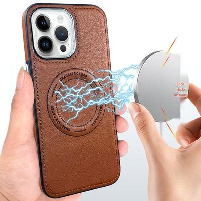 Кожаный чехол с магнитной зарядкой для iPhone 13, 14 и 15