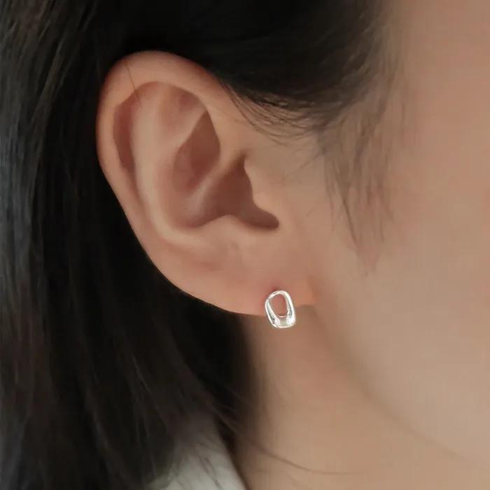 Квадратные серьги-гвоздики из серебра 925 пробы