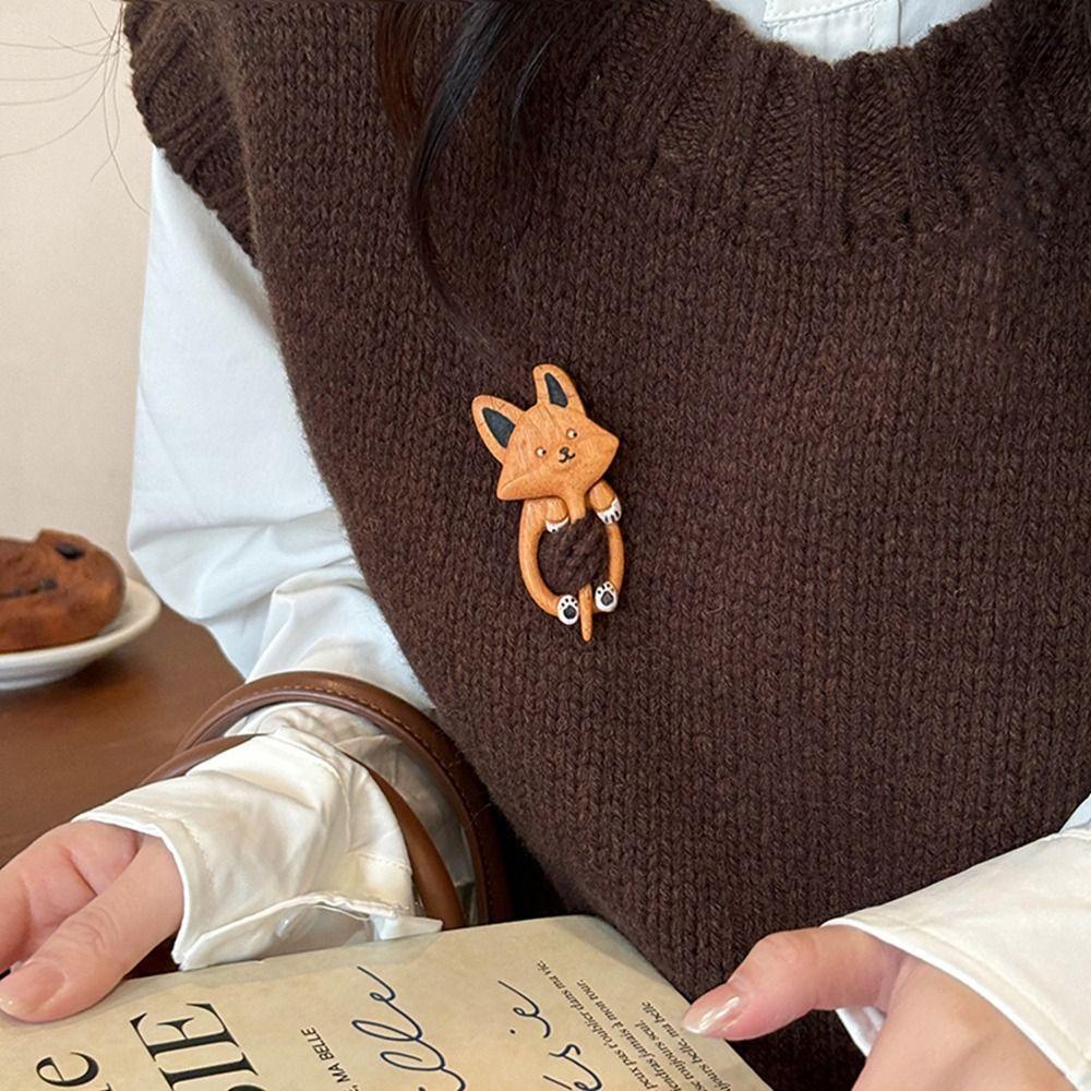 Kangaroo Wooden Brooch Puppy Kitty Scarf Buckle Cartoon Animal Sweater Pin Party