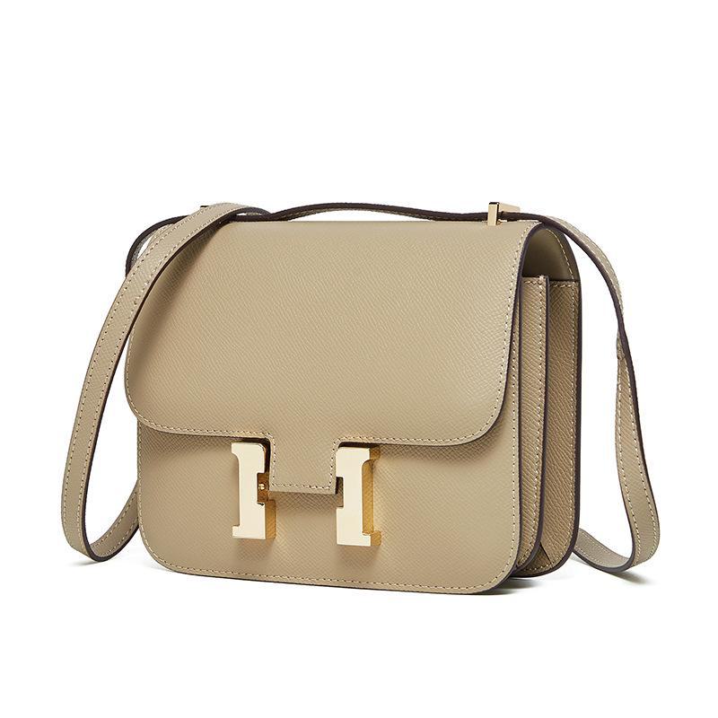 "2024 Кожаная сумка через плечо Kangkang с пряжкой H-образной формы: Модная, натуральная коровья кожа, универсальный дизайн на одно плечо.