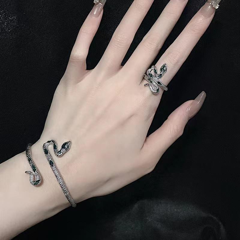 Кольцо Femme Fatale регулируемое красное в форме змеи – нестандартный дизайн в форме змеи для всех полов