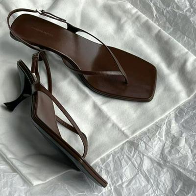 Модные ретро сандалии с квадратным носком и перемычкой, на каблуке-рюмочке и с задним ремешком, коричневые однотонные лаконичные в французском стиле, сексуальные модные женские туфли для лета, повседневные