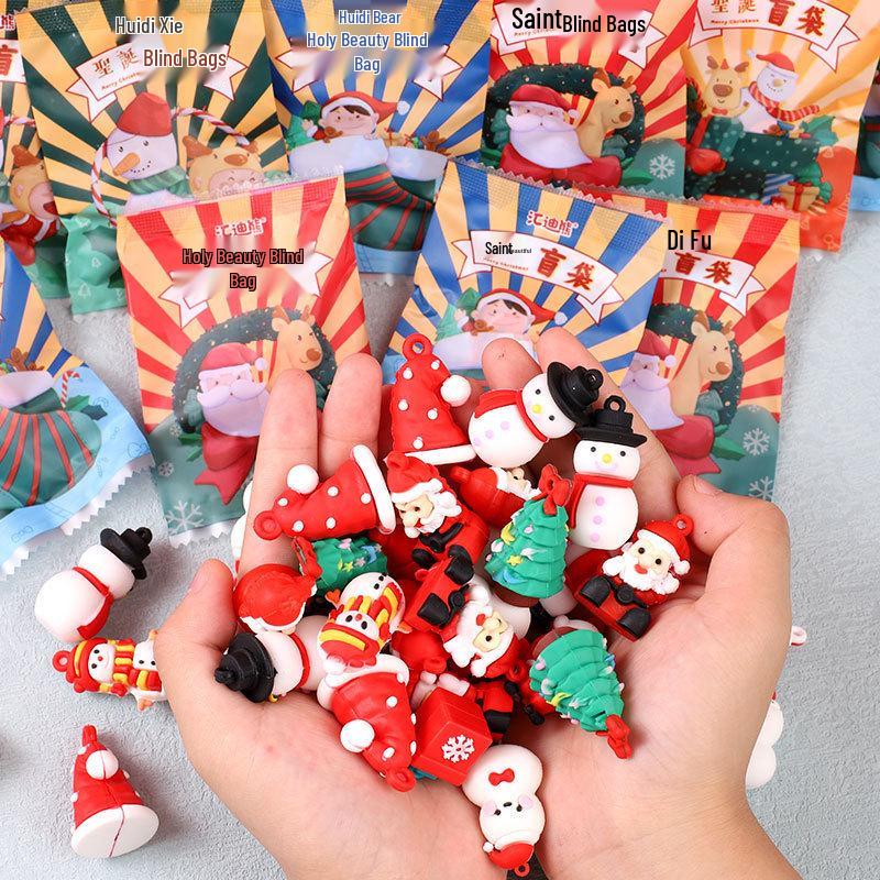 Christmas Figurine Keychain: PVC Soft Rubber Ornament for Bag Decoration & Small Gift