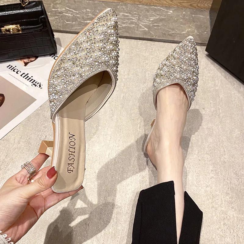 Женские модные туфли на высоком каблуке с острым носком 2025 года, летние новые туфли в корейском стиле с бриллиантами и жемчугом, пляжные тапочки для улицы, свадебная обувь