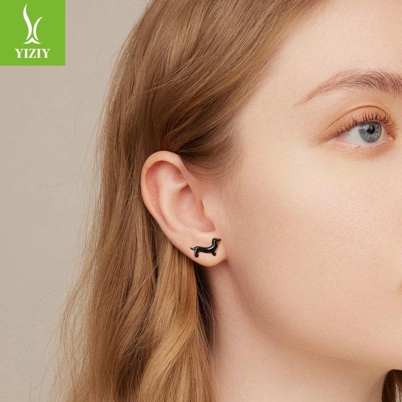 Popular Dachshund S925 Silver Stud Earrings, Cute And Lively Puppy Plain Silver Electroplated Stud Earrings.
