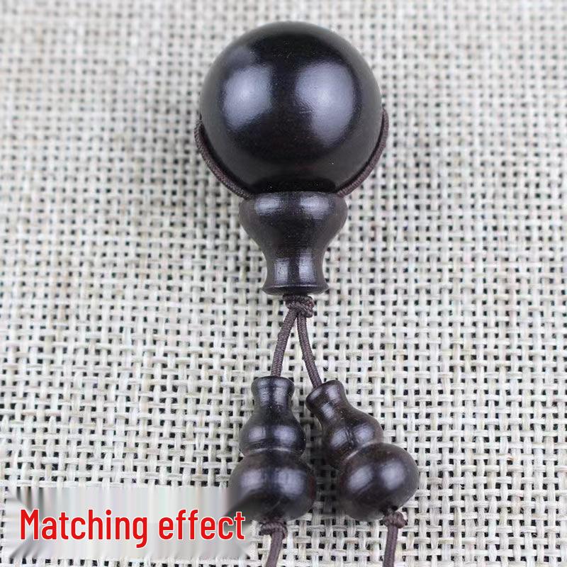 Браслет из бусин из зеленого эбенового дерева и красного сандала с головой Будды, подвеской в виде тыквы-горлянки и аксессуарами Ваджра Бодхи.