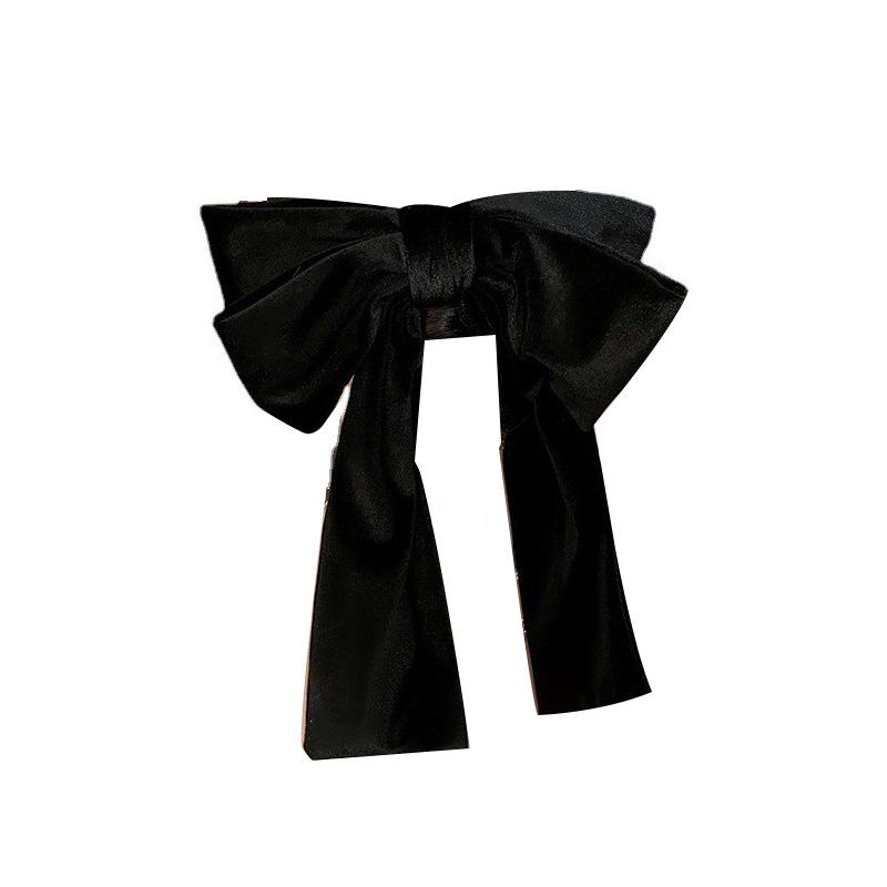 Заколка-бантик из бархатной черной ленты для осени и зимы