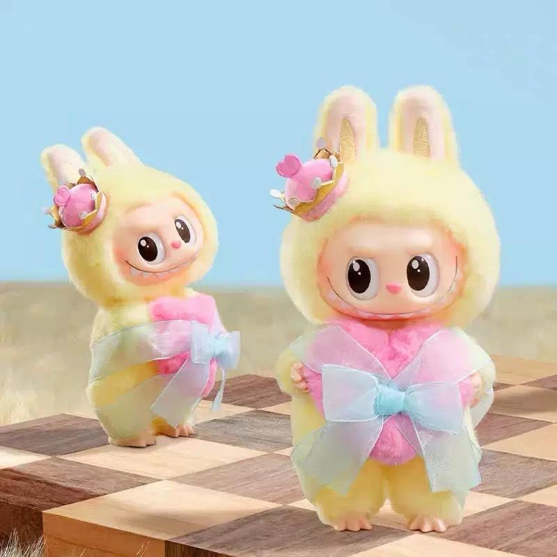 Bubble Mart Слепая коробка Bubble Mart LABUBU2025 Серия «Новые шахматные приключения» Подвесная карта королевы Желтый