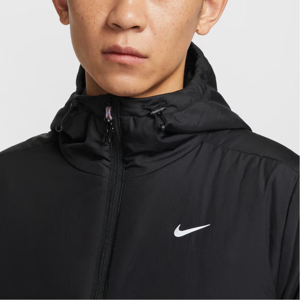 Nike Мужские пуховики Черные с капюшоном Умеренные IQ3715-010
