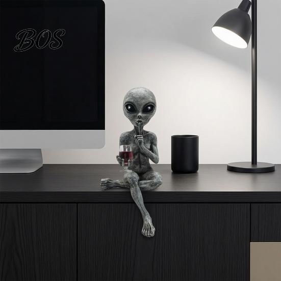 Outdoor Landscape Figurine Resin Alien with Beer Glass Figurine, Decorative Desktop Ornament, Creative Table Exquisite Hand Carved Statue Decoration