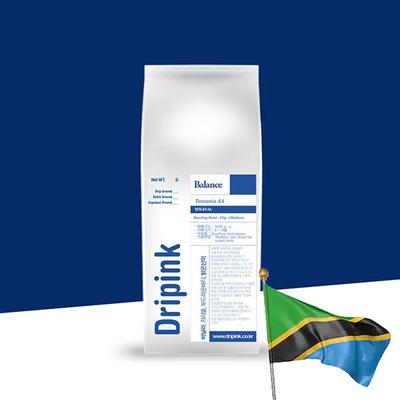 Капающий розовый Свежеобжаренный Танзания АА Цельные кофейные зерна 500 г