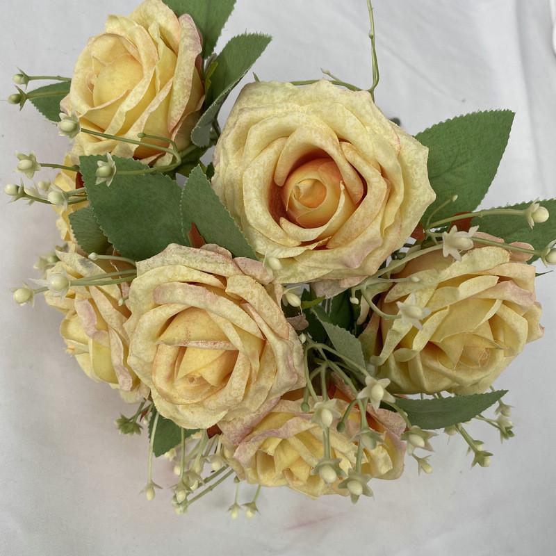 Искусственная композиция с розами в вазе для свадебной фотосъемки и оформления мероприятий