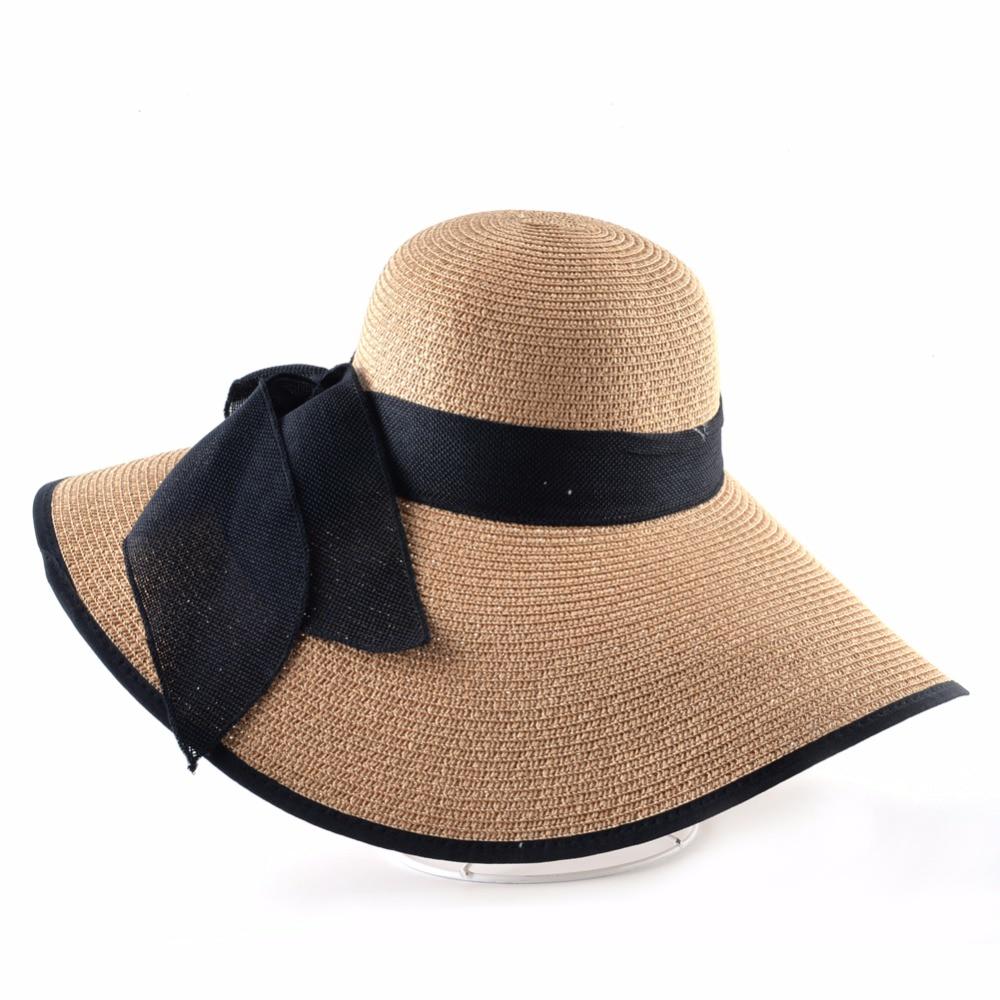 Соломенная шляпка для пляжного сезона