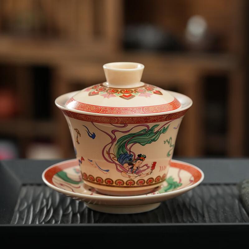 Дуньхуанская летящая фея, посеребренный гайвань