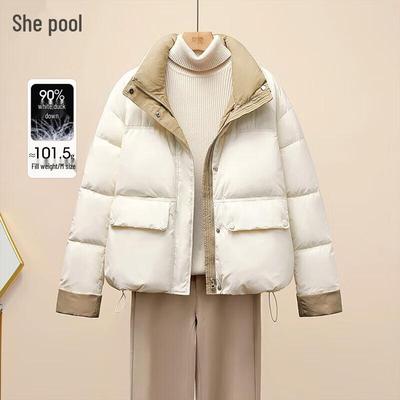 Женский свободный пуховик с цветными блоками и воротником-стойкой