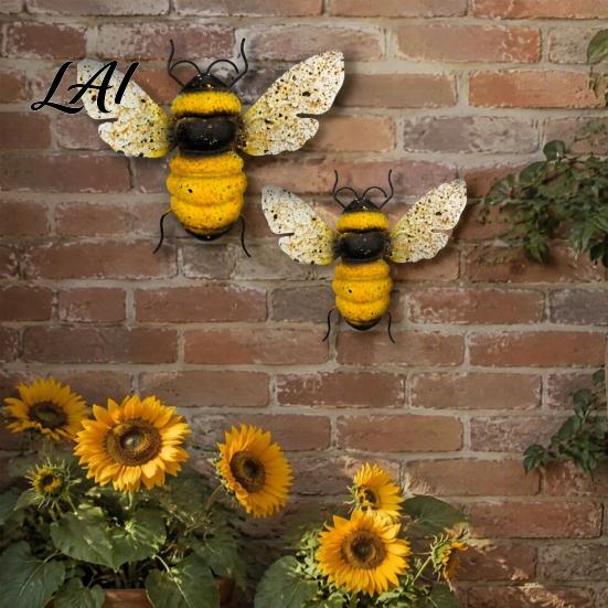 Garden Yard Art 2PCS 3D Metal Bee Wall Decor Iron Sculpture Hanging Insect Decor Ornament Weatherproof Outdoor for Patio Fence Wrought