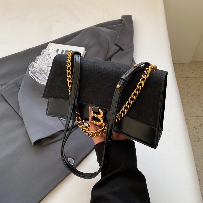 IELGY Fashionable Shoulder Hourglass Bag, Trendy Chain Underarm Bag, Retro Versatile Messenger Bag