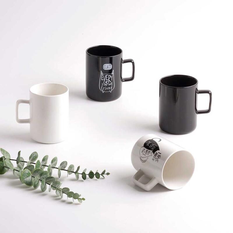 Набор из двух кружек в современном стиле, черная и белая