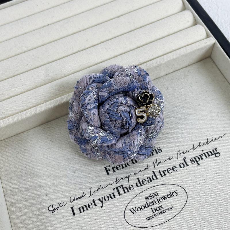 Korean Fabric Camellia Brooches For Women Handmade Flower Lapel Pins Elegant Clothing Jewelry Accessories Corsage