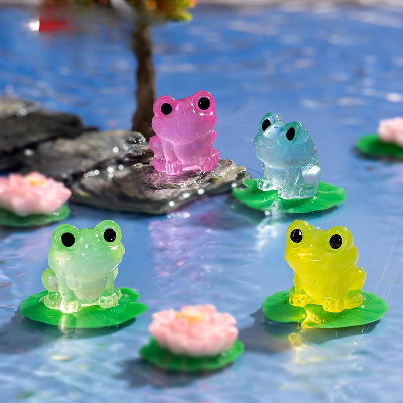 Micro Landscape Cute Glow-in-the-dark Frog Doll Decoration Accessories Resin Crafts Car Desktop Decoration