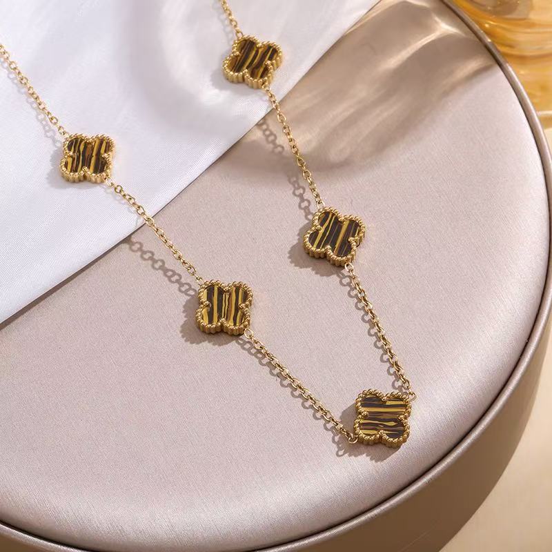 Изысканная 18-каратная титановая сталь не теряет цвет Четырехлистный клевер Двусторонняя перламутровая Пять цветков Ожерелье Цепочка для ключицы женская